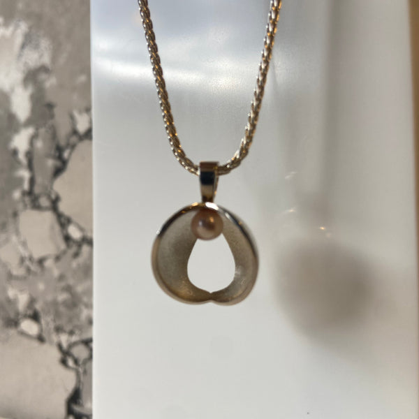 Dew Drop Pendant with Pink Pearl