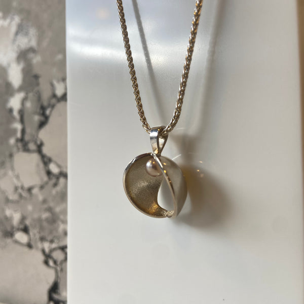 Dew Drop Pendant with Pink Pearl